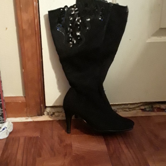 Boots - Picture 5 of 7